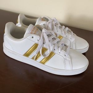 adidas Women's Cloudfoam Advantage Sneaker